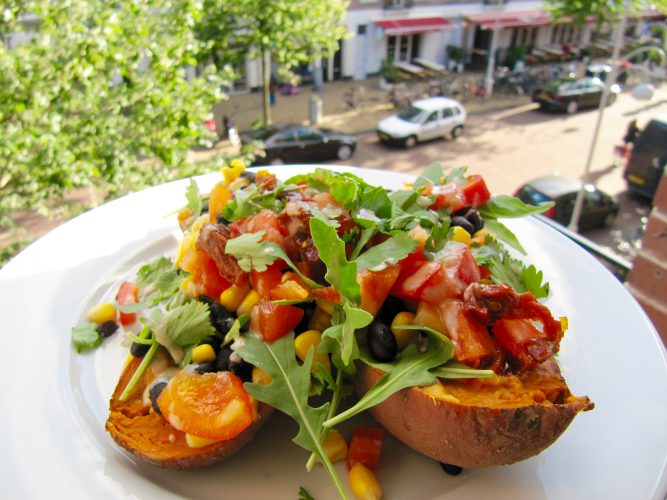 Vegan gevulde zoete aardappel The Vegan Effect